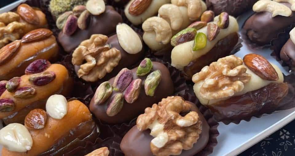 تصویر 3 از خرما پیارم مغزدار با پسته و طعمی بی نظیر و لذیذ